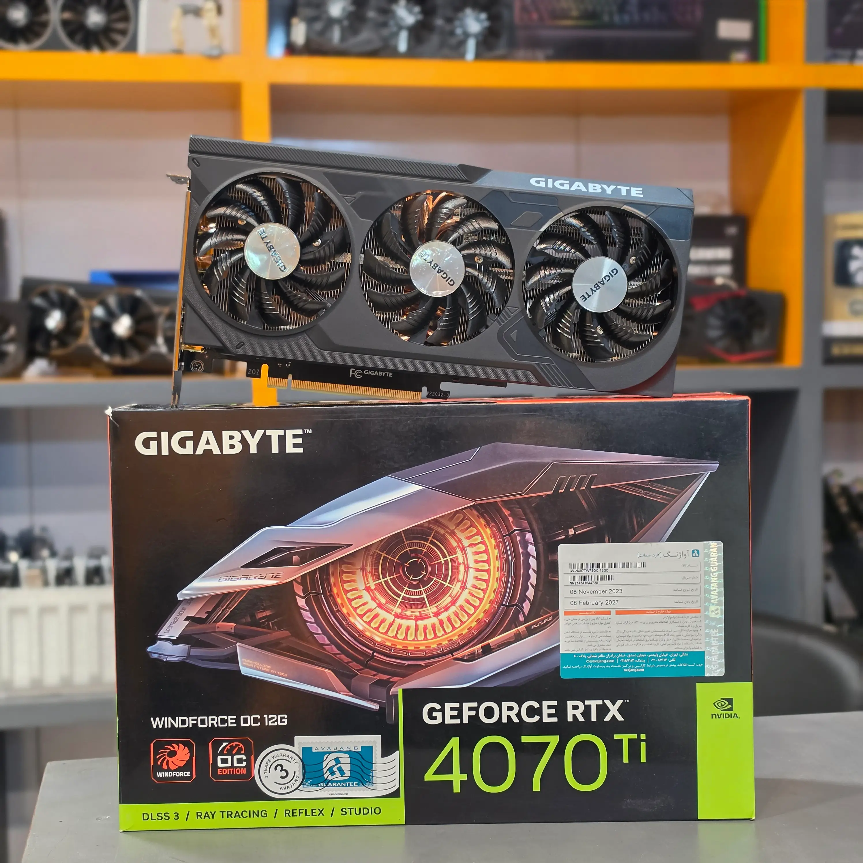 نمای جانبی و سیستم خنککنندگی کارت گرافیک RTX 4070 Ti دست دوم گیگابایت
