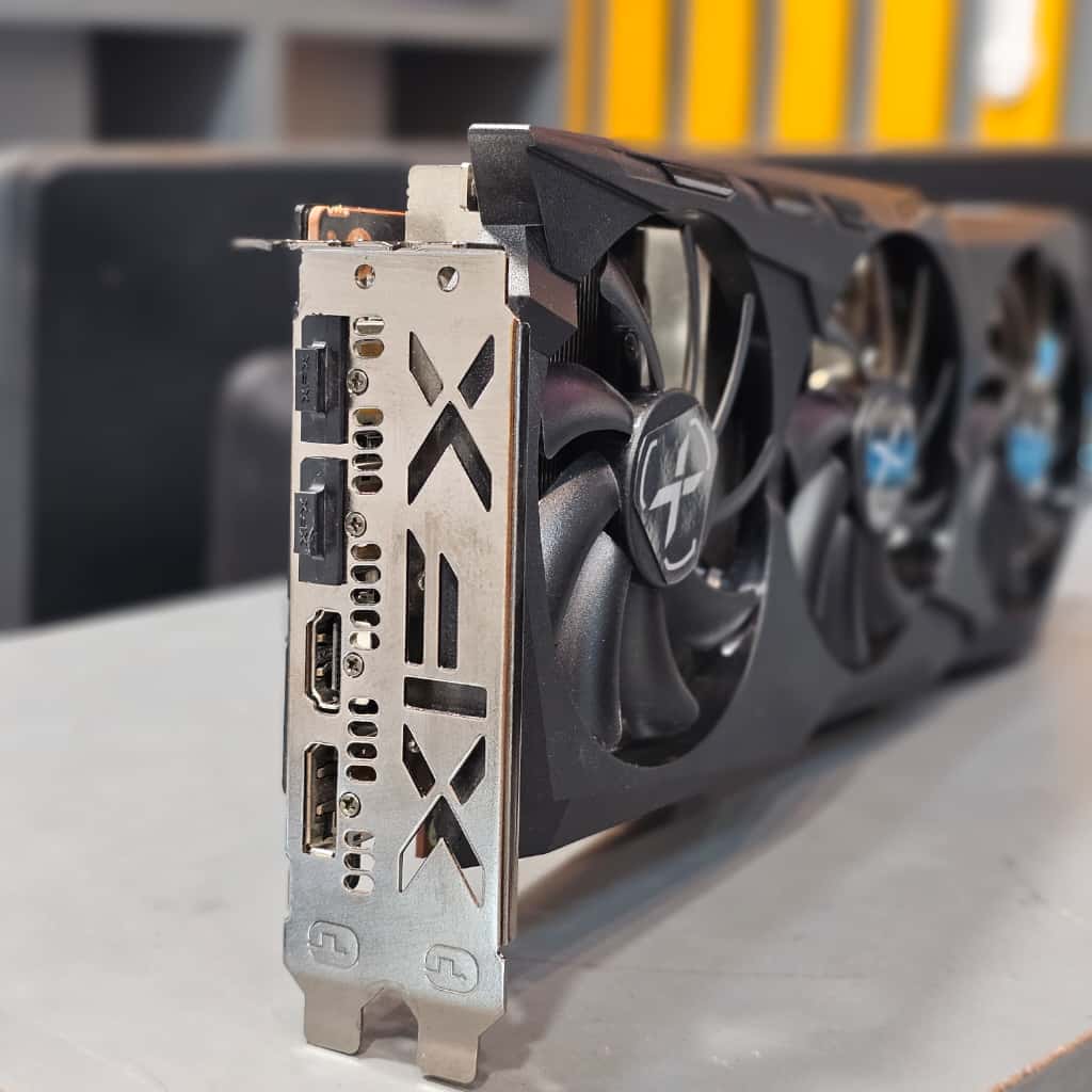 نمای سه‌بعدی کارت گرافیک XFX SWFT 309 RX 6700 XT 12GB | طراحی گیمینگ حرفه‌ای | نسخه استوک پرنیان دیجیتال