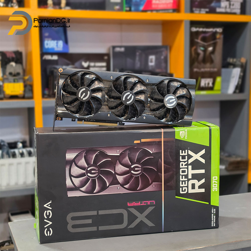 نمای روبرو و فنهای کارت گرافیک کارکرده EVGA RTX 3070 XC3 Ultra