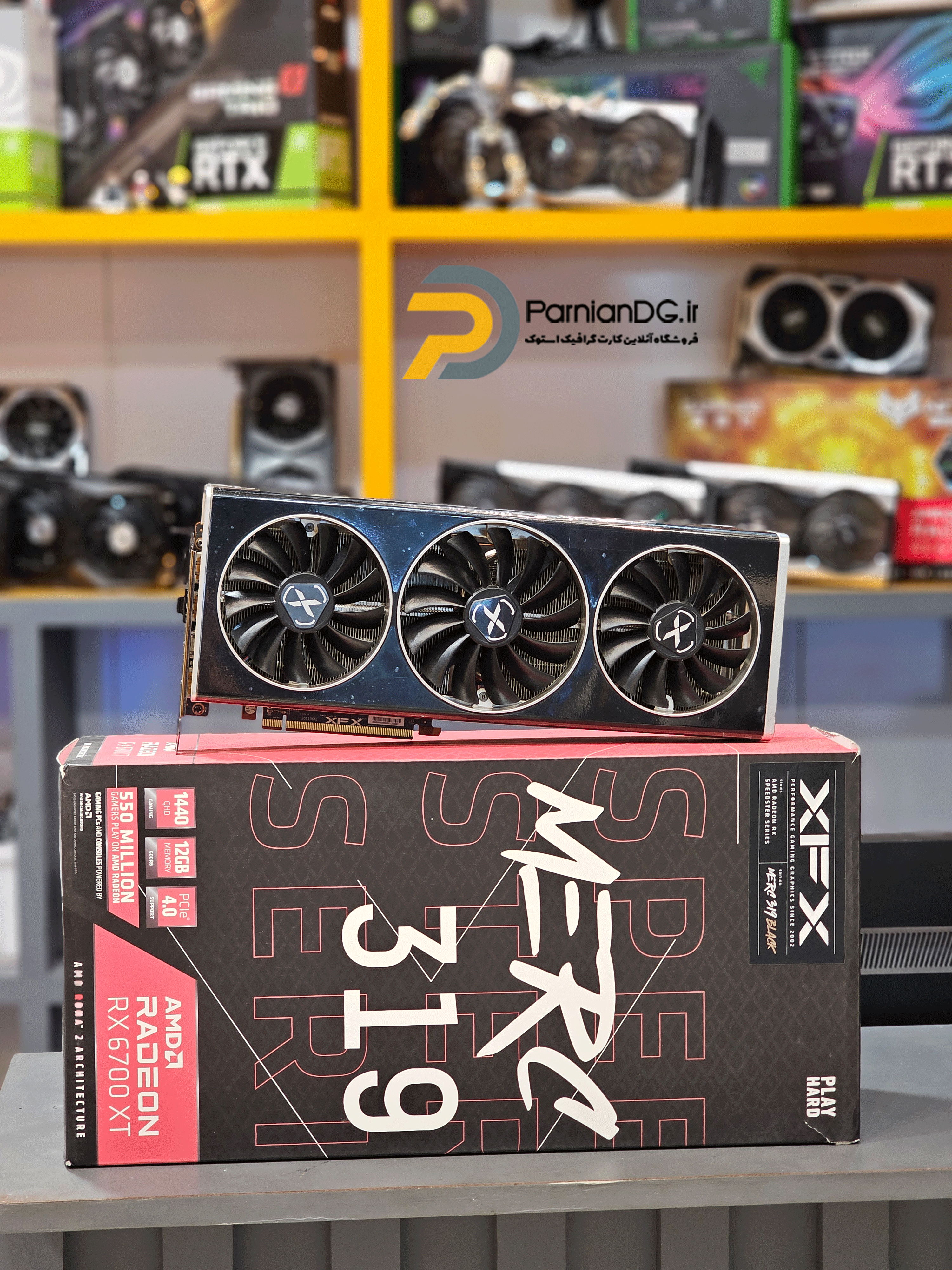 کارت گرافیک XFX RX 6700XT MERC BLACK GAMING نمای زاویه‌دار
